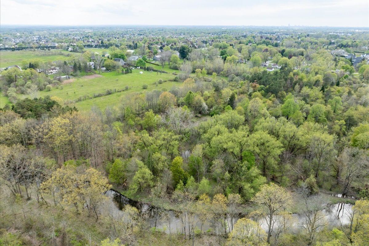 242 Pleasant View dr, Lancaster, NY for Sale