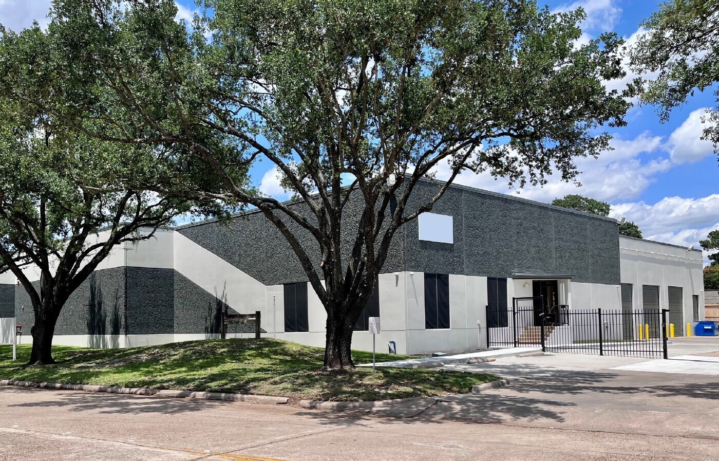 1626 Townhurst Dr Houston, TX 77043 Industrial Property for Lease on