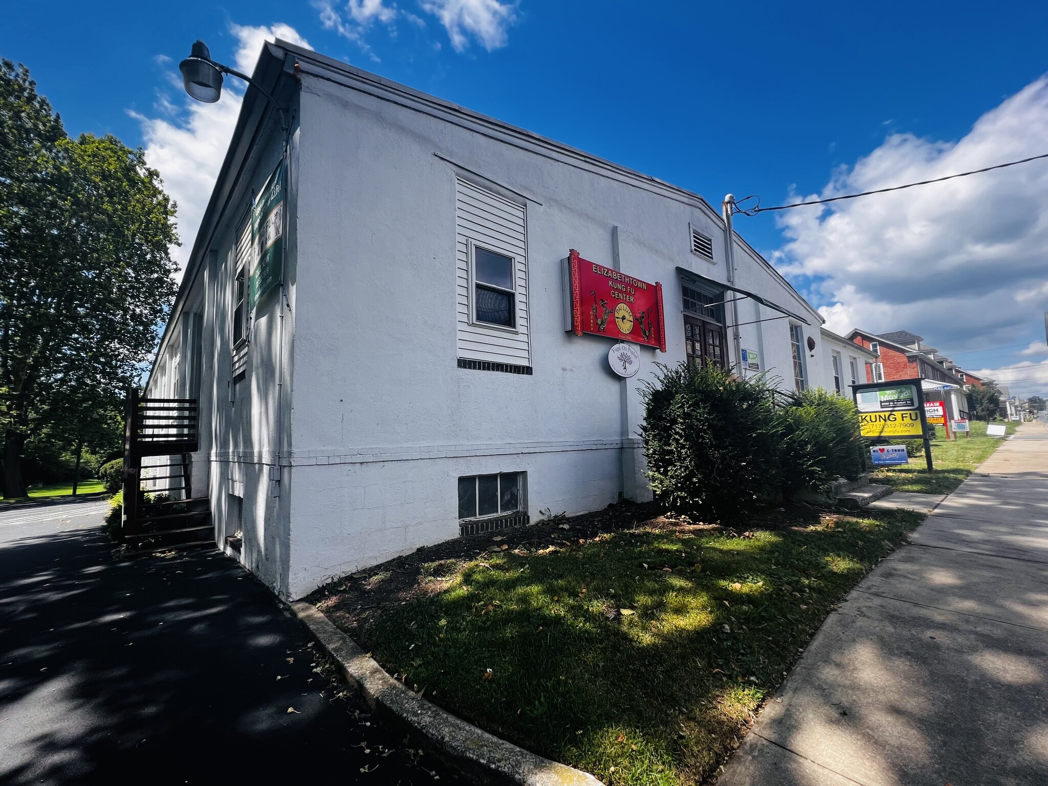 160 S Poplar St, Elizabethtown, PA for Rent