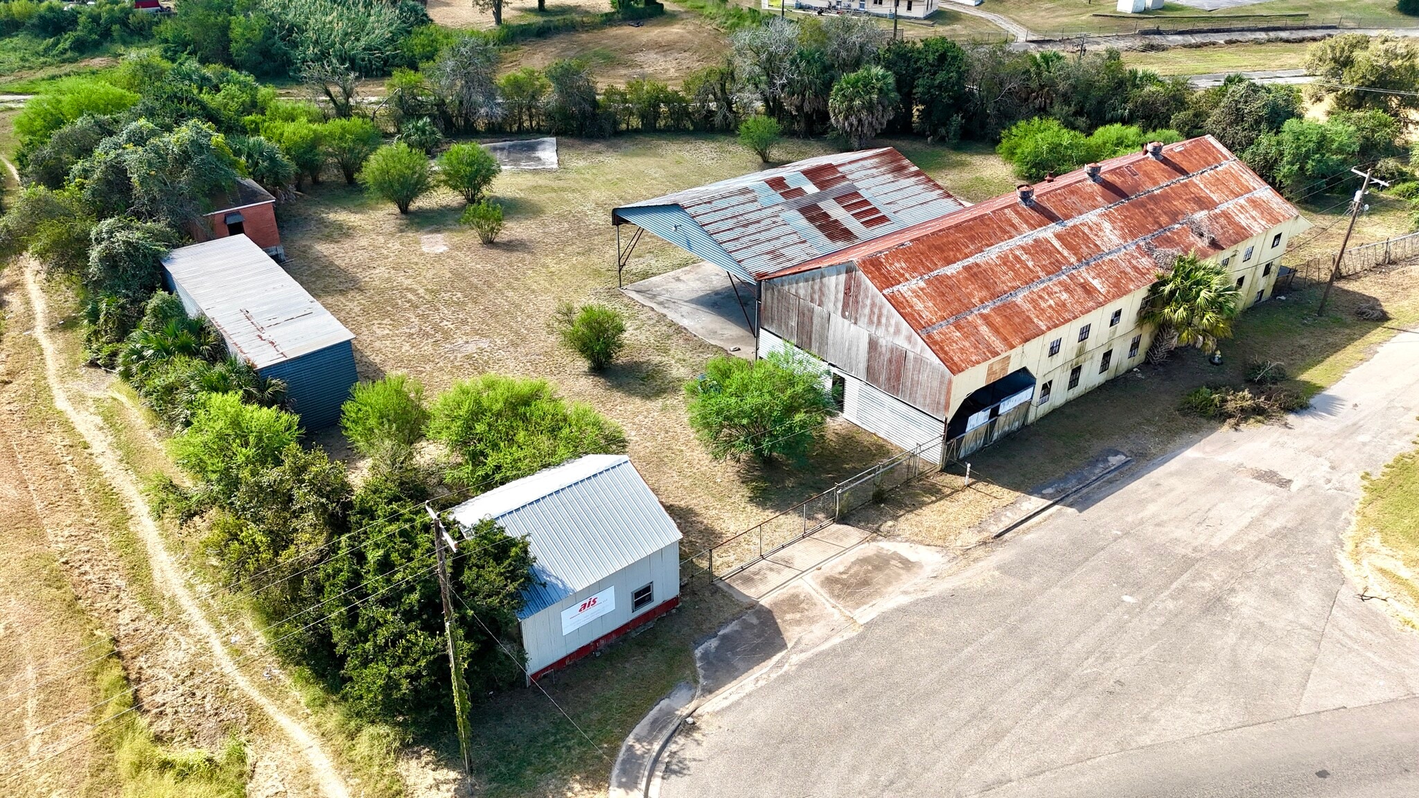 305 W Houston St, Beeville, TX for Sale