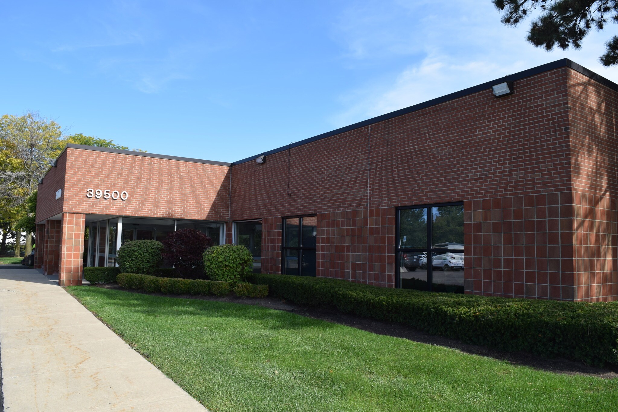 39500 W Ten Mile Rd, Novi, MI for Rent