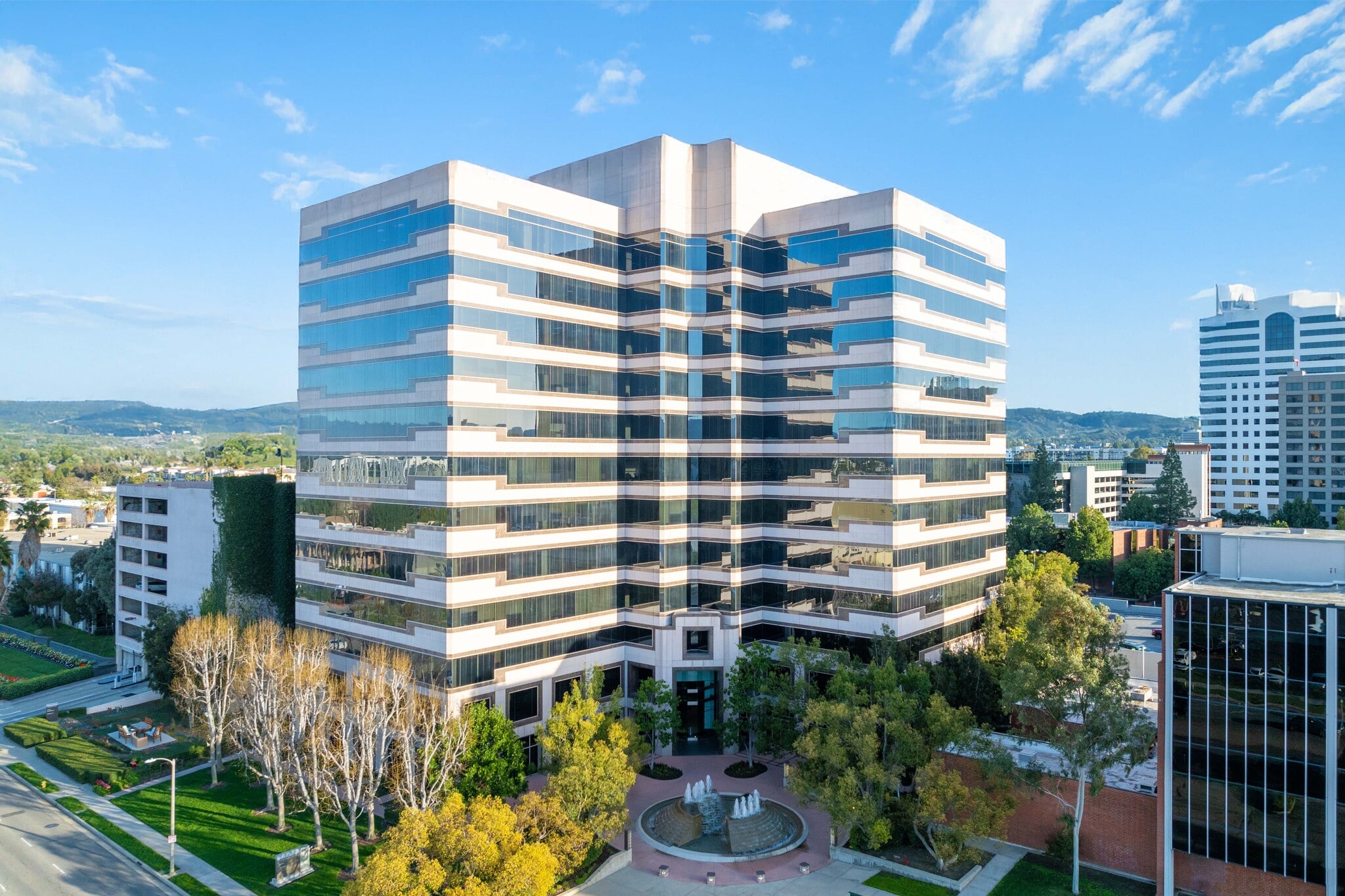 21300 Victory Blvd, Woodland Hills, CA for Rent