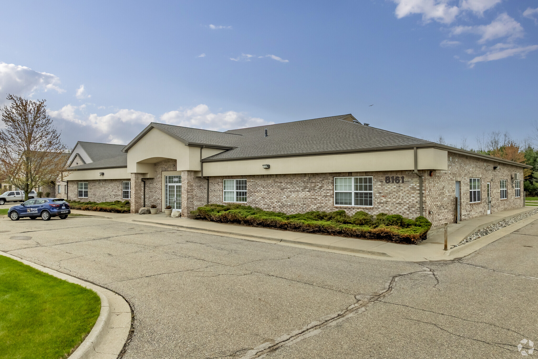 8161 Executive Ct, Lansing, MI for Sale