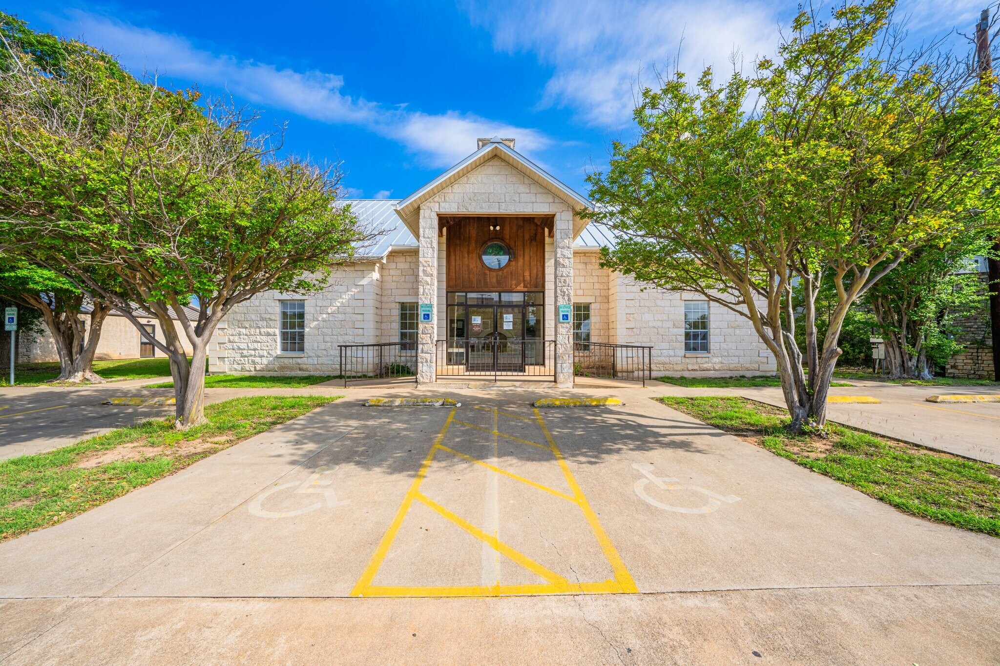 204 W Windcrest St, Fredericksburg, TX for Sale