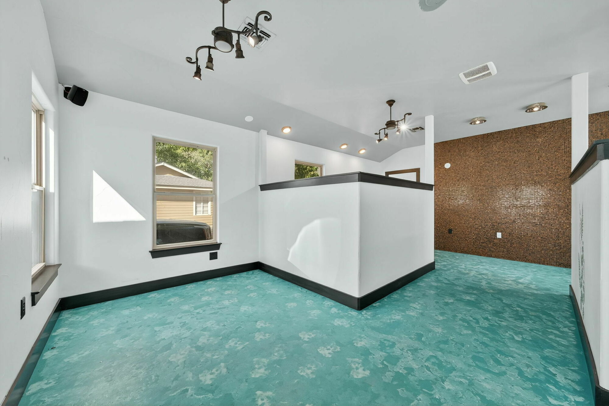 926 E Blanco Rd, Boerne, TX for Rent