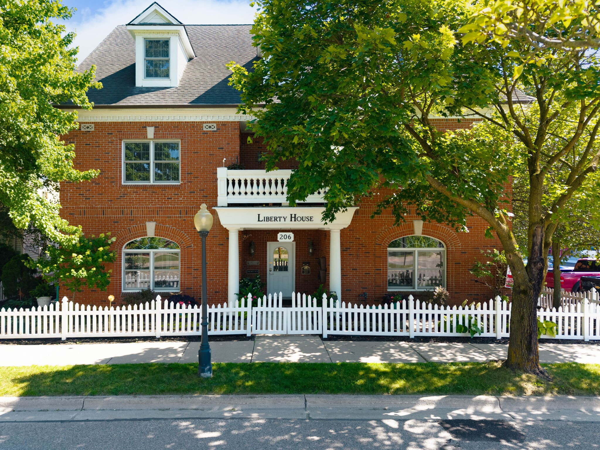 206 E Liberty St, Milford, MI for Sale