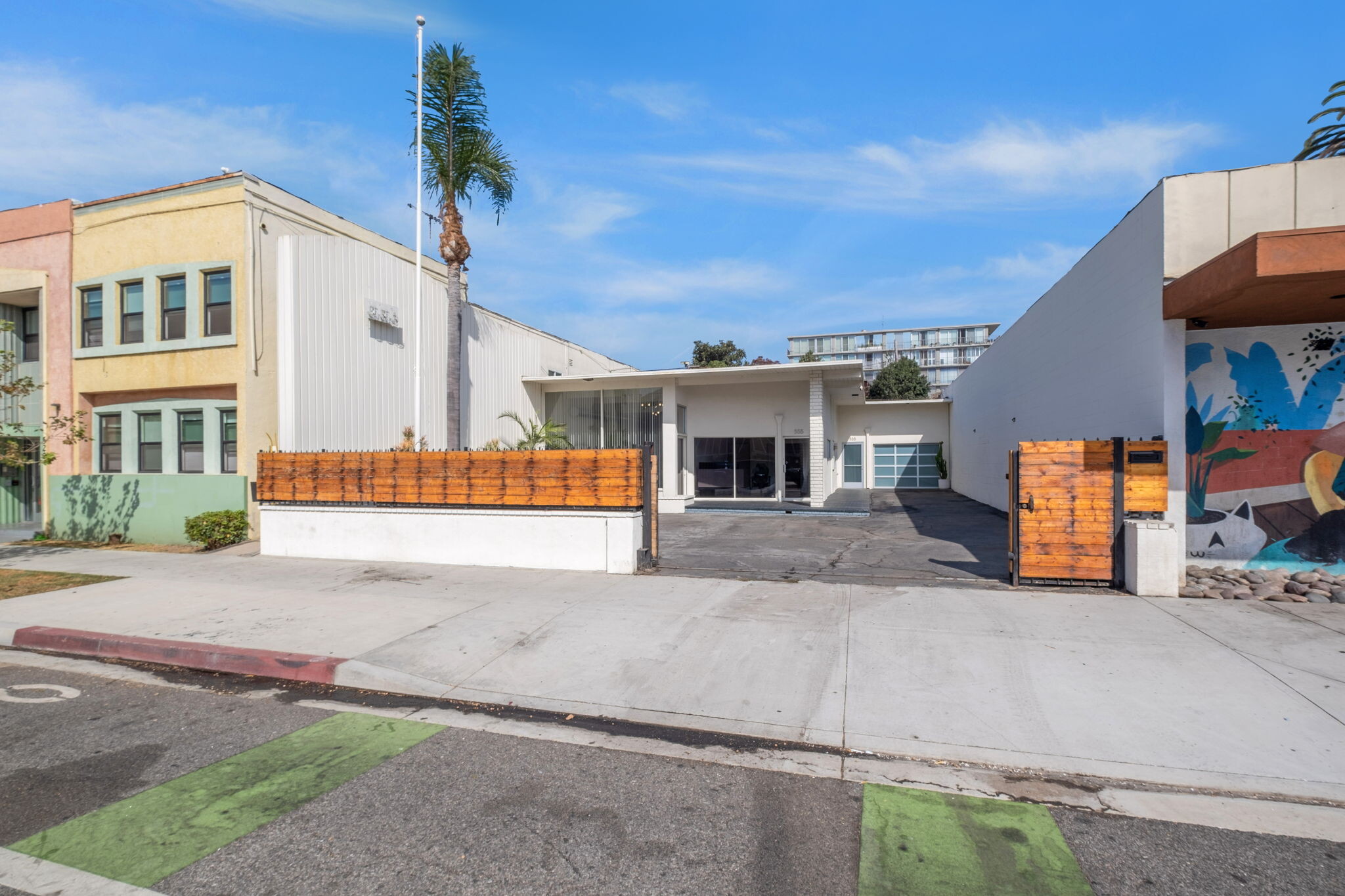 555 E 3rd St, Long Beach, CA for Sale