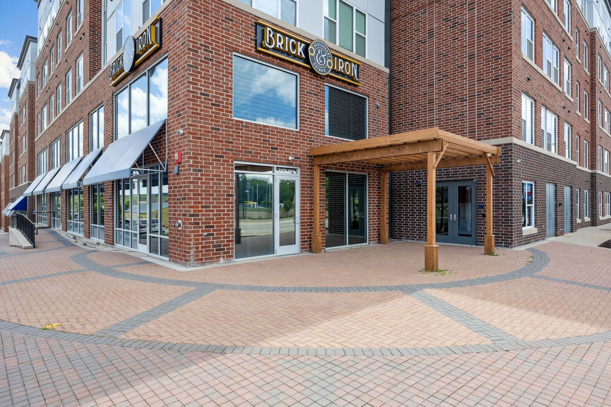 104 E 7th St, Coralville, IA for Rent