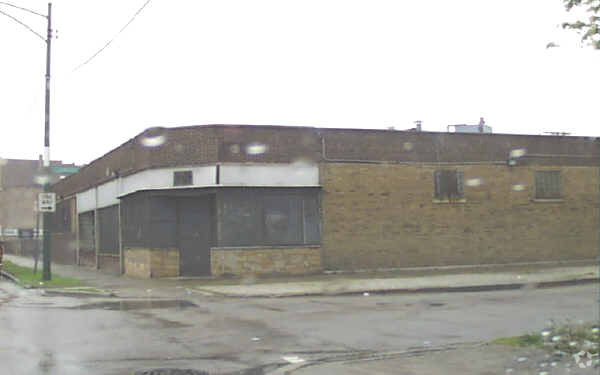 4900 W Division St, Chicago, IL for Rent