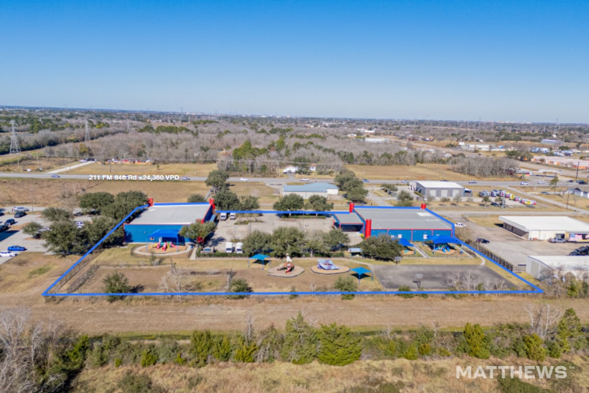 303 Spruce St, Dickinson, TX for Sale