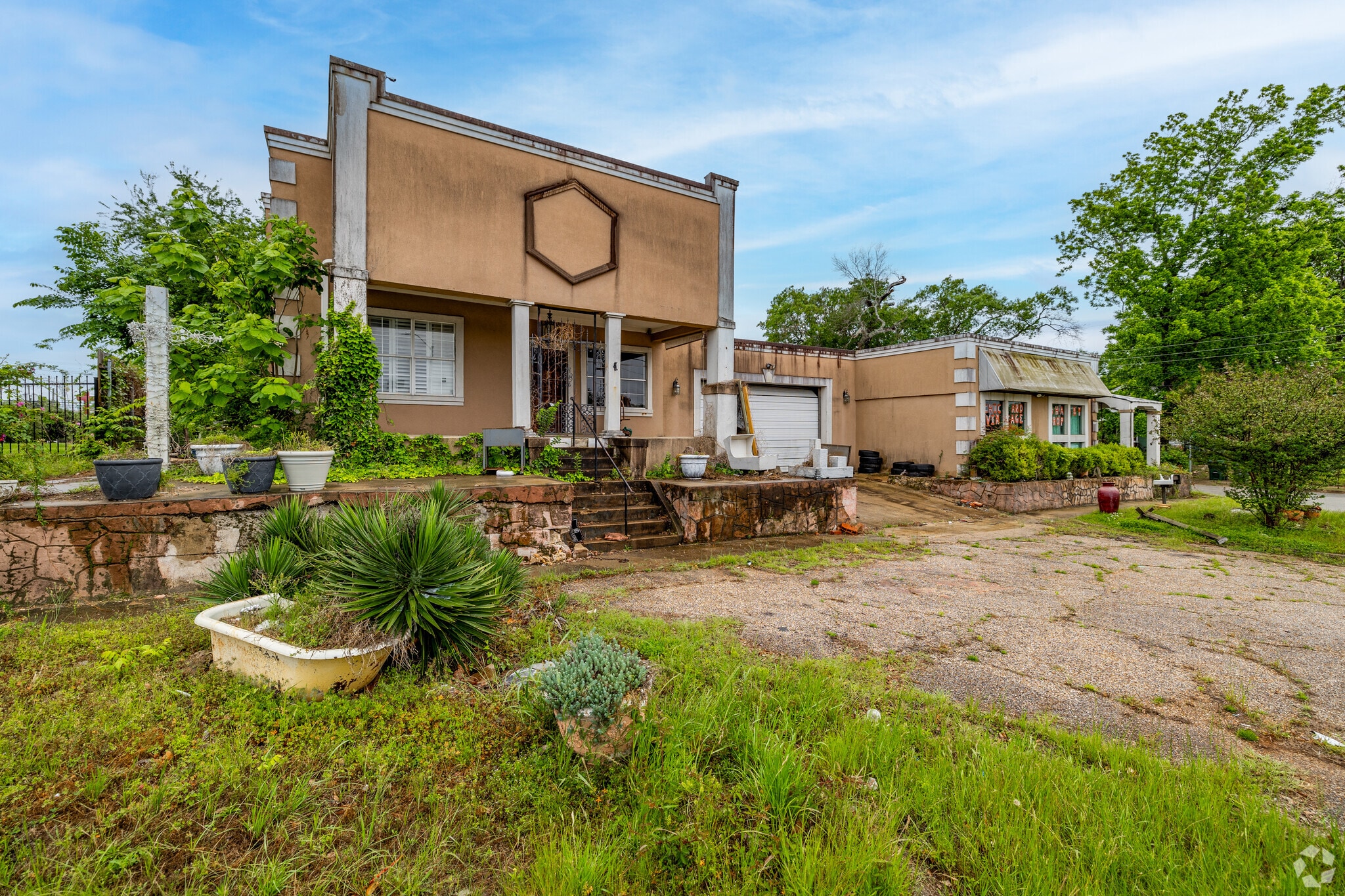 110 W Valentine St, Tyler, TX for Sale
