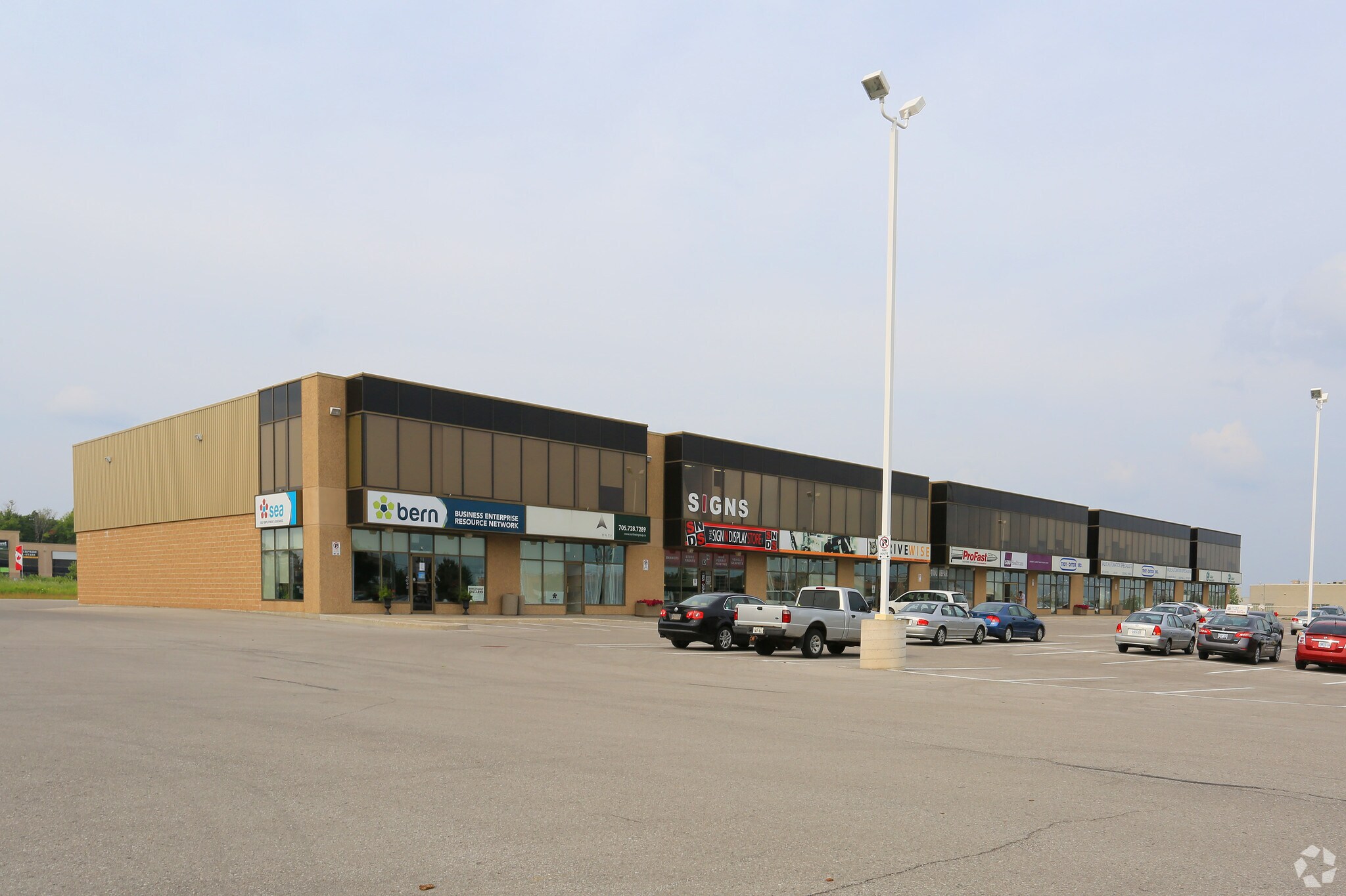 121 Commerce Park Dr, Barrie, ON for Rent