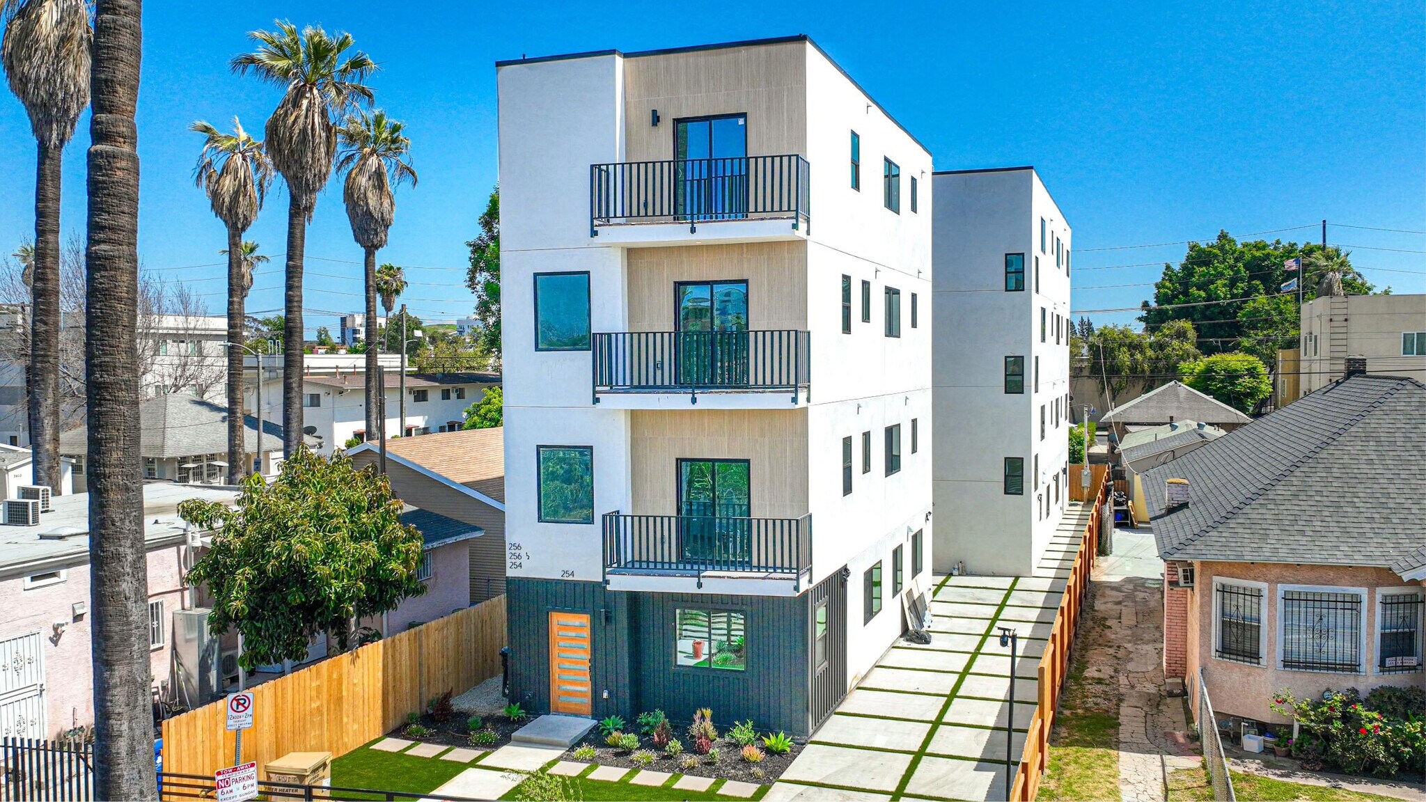 1254 W 36th St, Los Angeles, CA for Sale