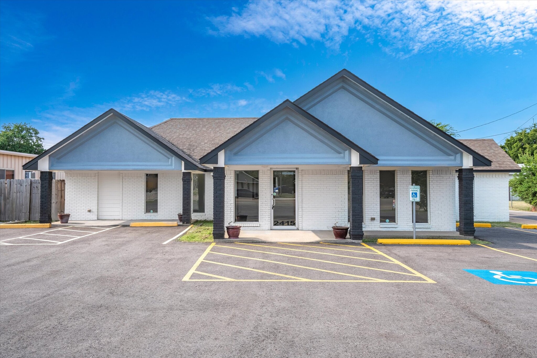 2415 W Main St, Gun Barrel City, TX for Rent
