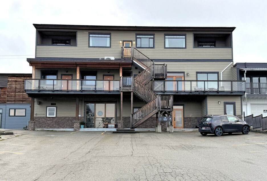 4555 Marine Av, Powell River, BC for Sale