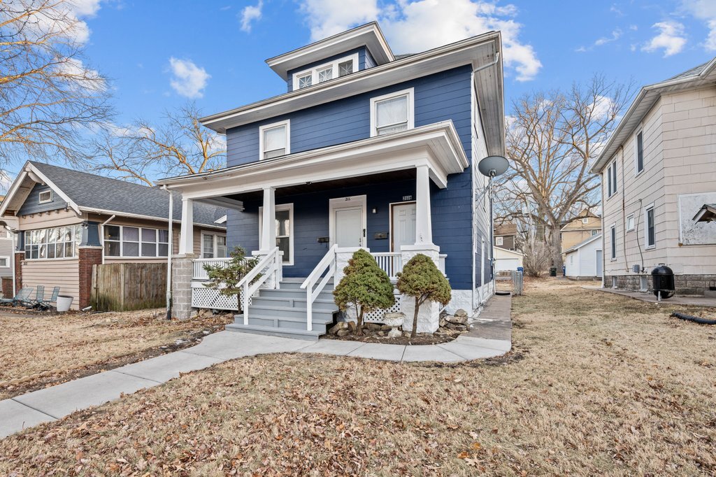211 E Dover Ct, Davenport, IA for Sale
