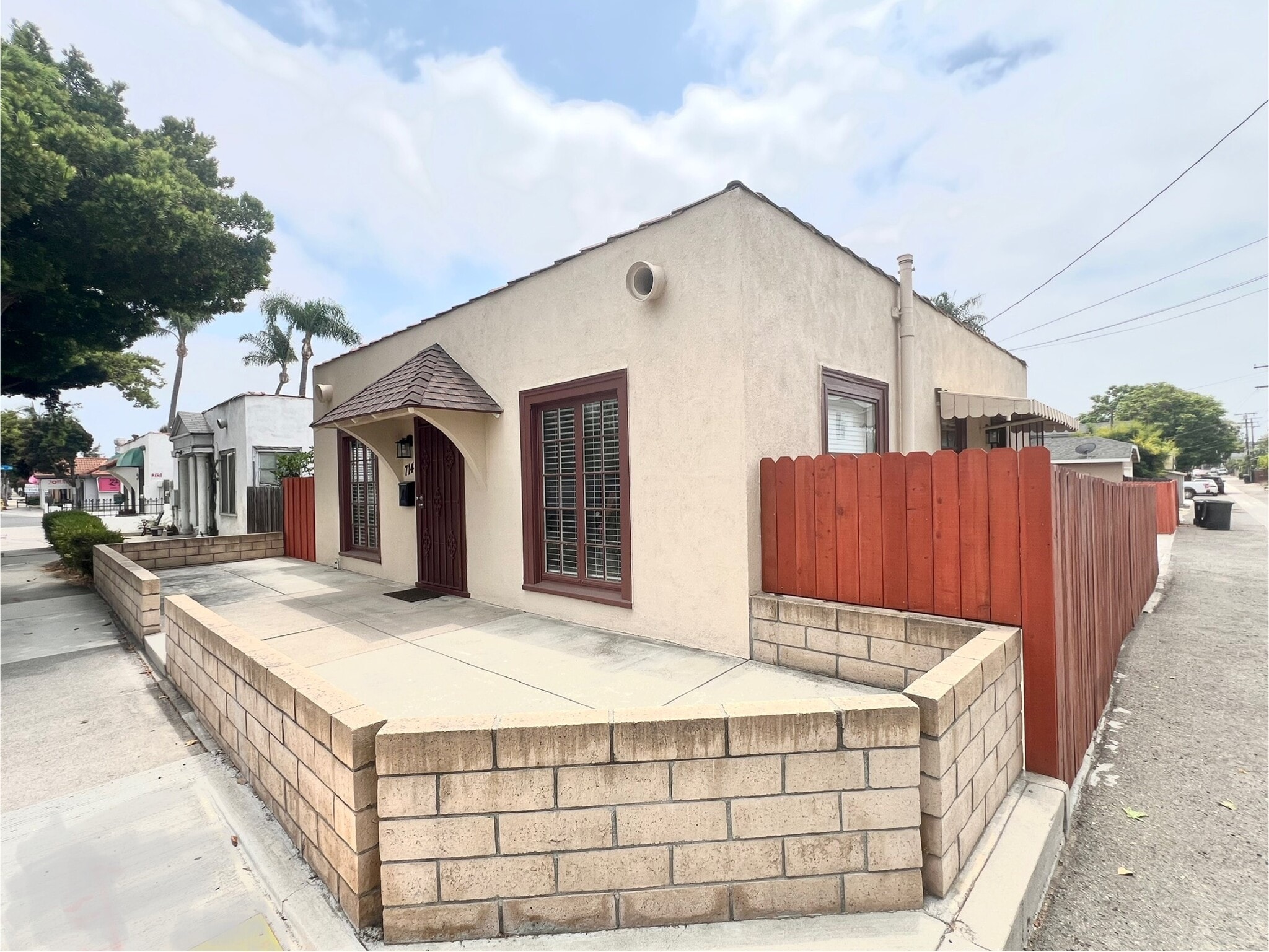 714 E Chapman Ave, Fullerton, CA for Sale