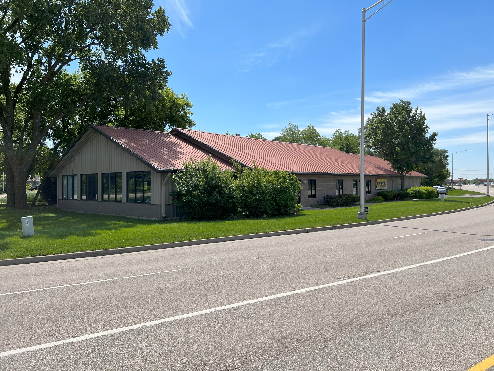 905 Pyott Rd, Crystal Lake, IL for Rent
