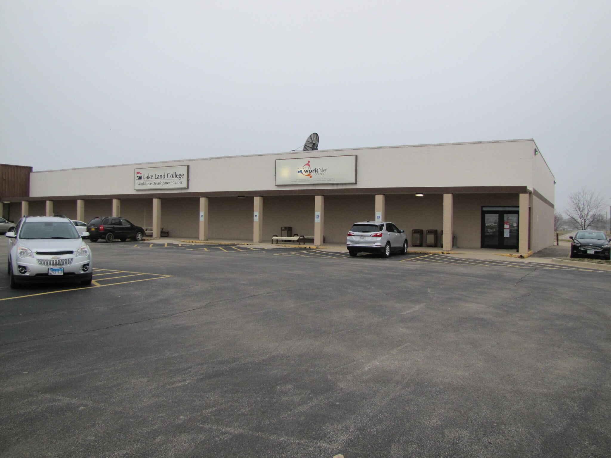 305 Richmond Ave E, Mattoon, IL for Rent