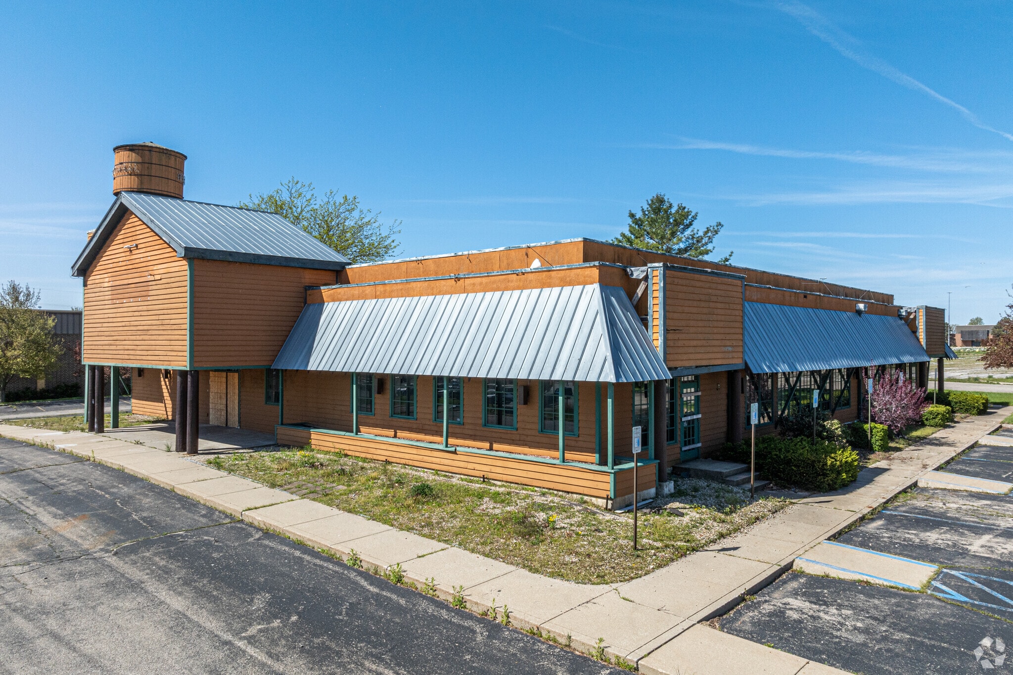 1830 Pipestone Rd, Benton Harbor, MI for Sale