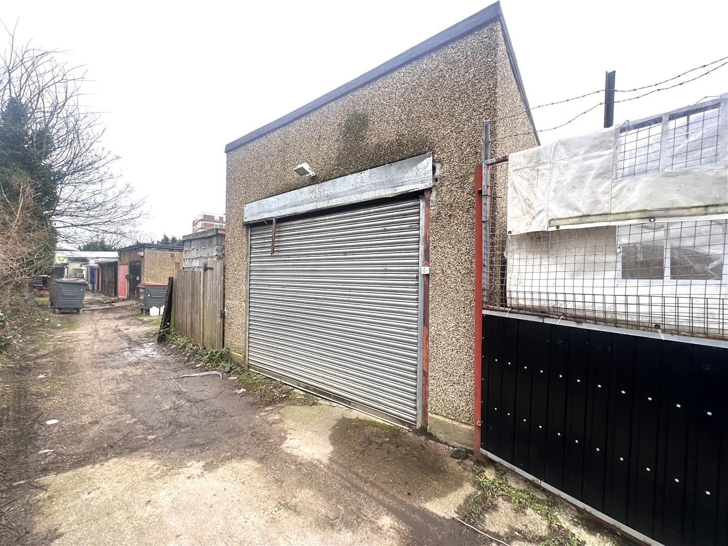 20 Green Wrythe Ln, Carshalton, SRY for Rent