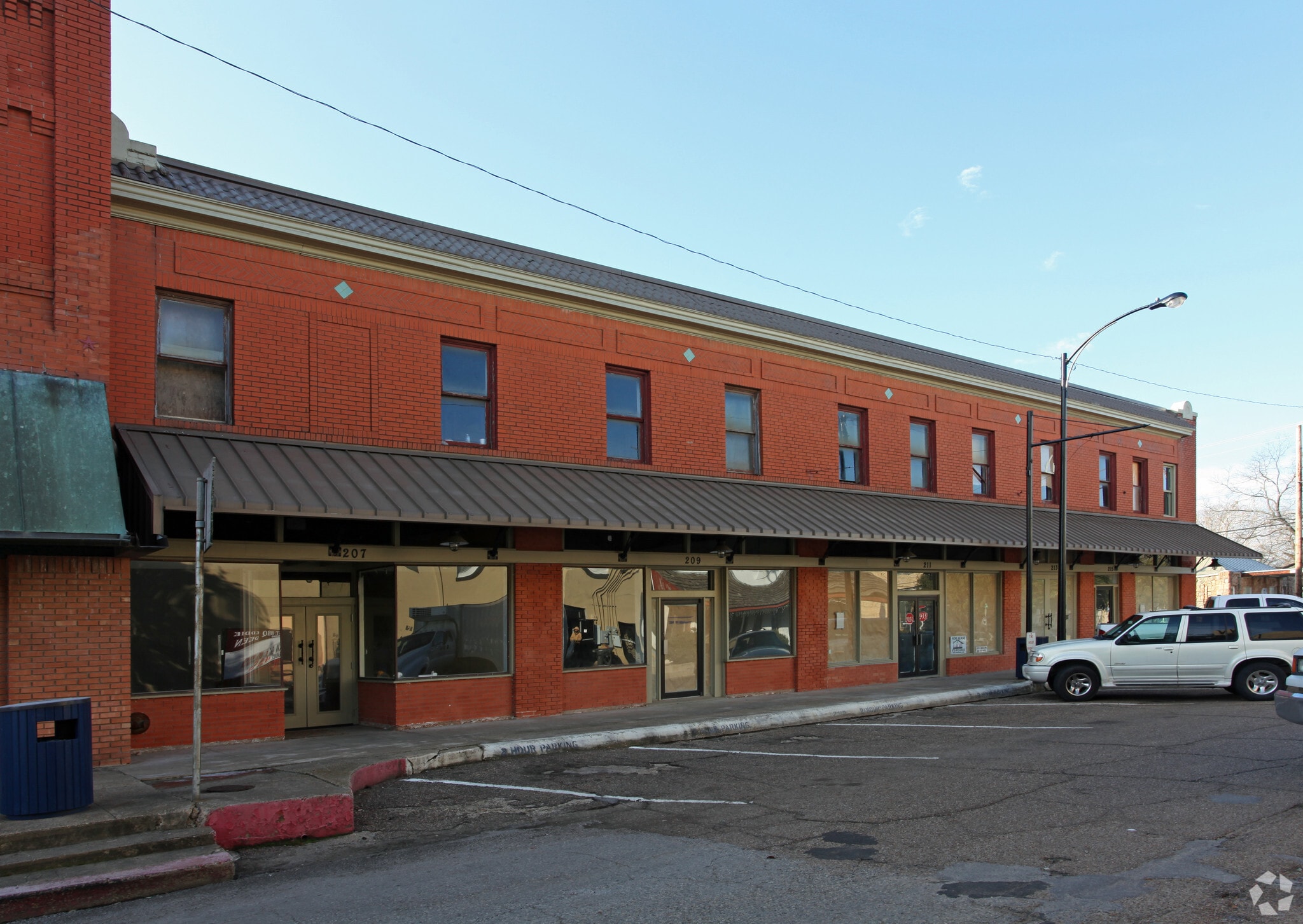 201-215 W Mulberry St, Kaufman, TX for Rent