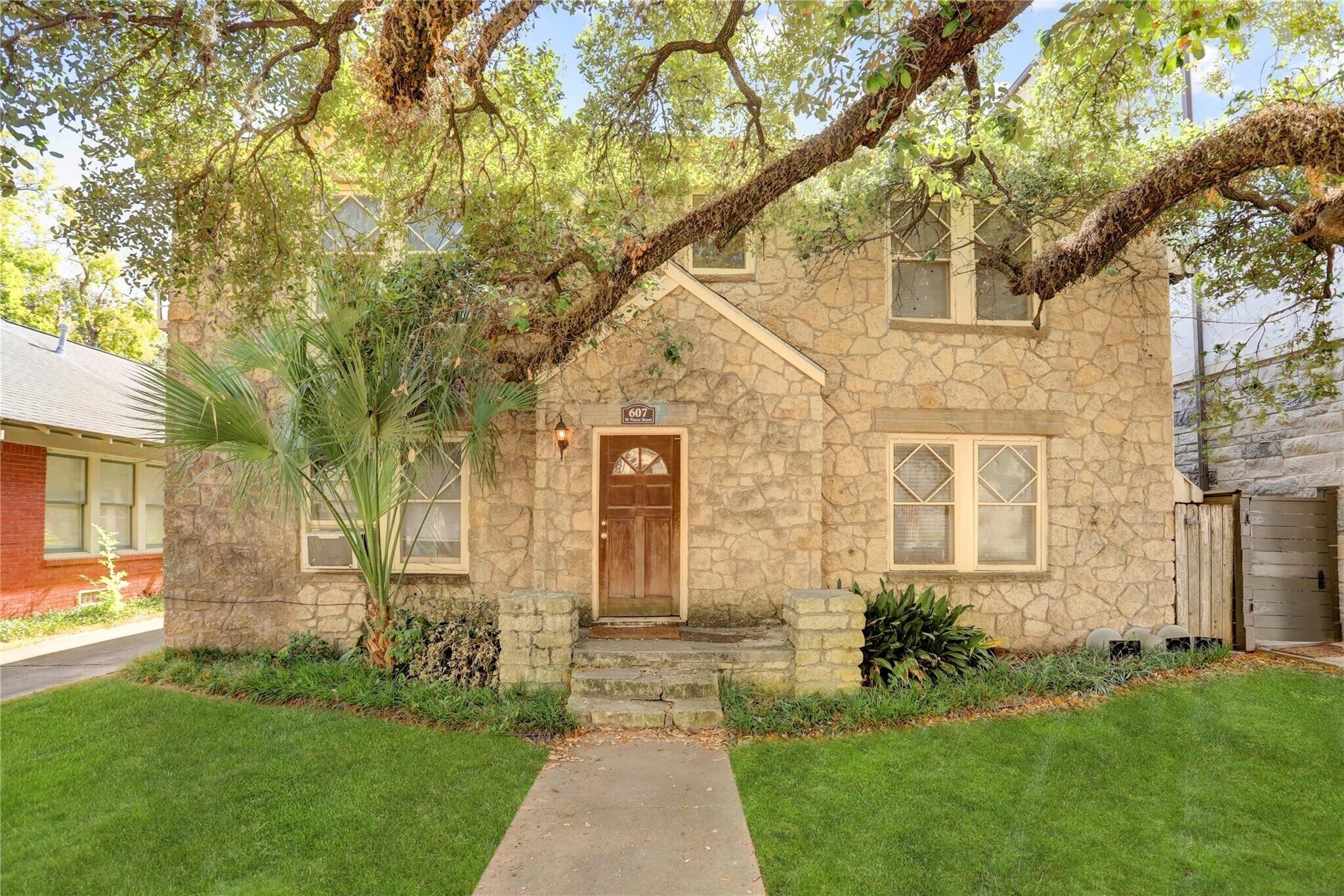 607 W Pierce St, Houston, TX for Sale