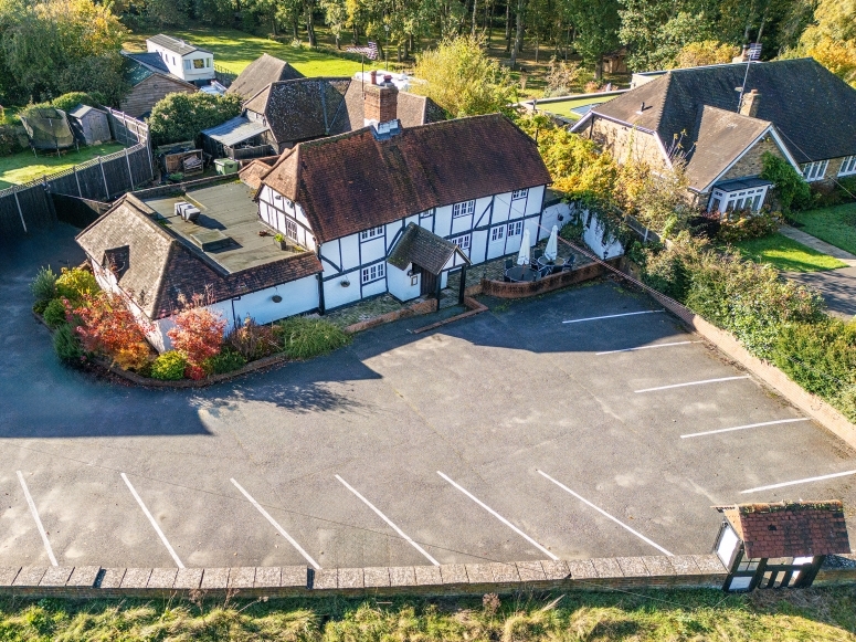 125 Windsor Rd, Chobham, SRY for Sale