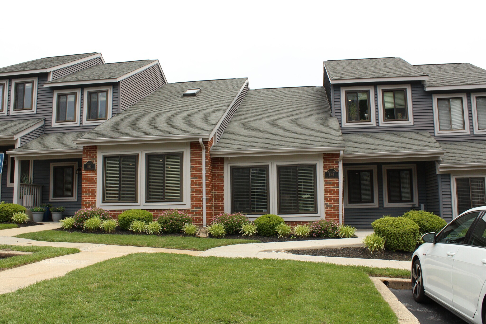 5193-5195 W Woodmill Dr, Wilmington, DE for Sale
