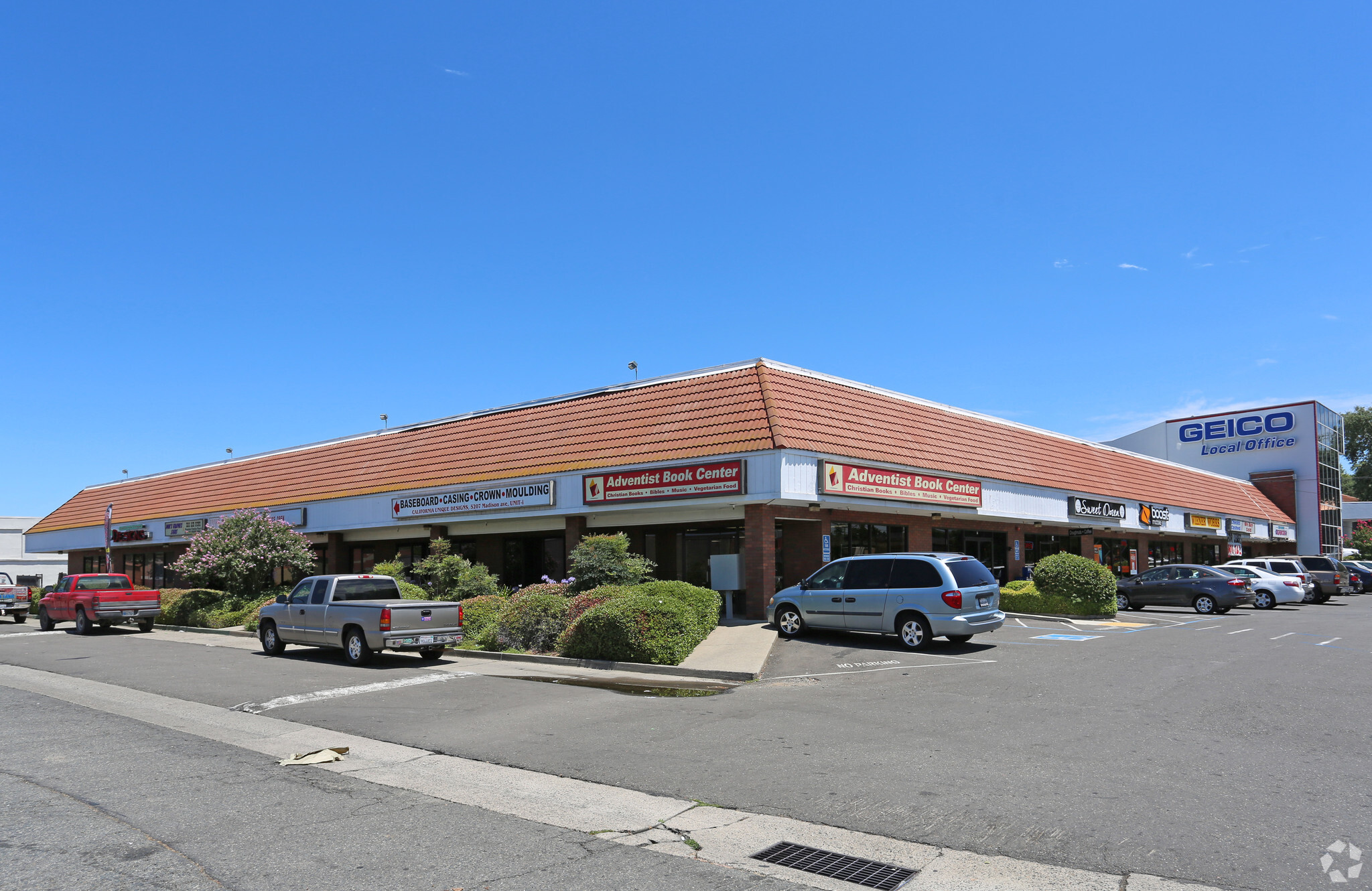 5207 Madison Ave, Sacramento, CA for Rent