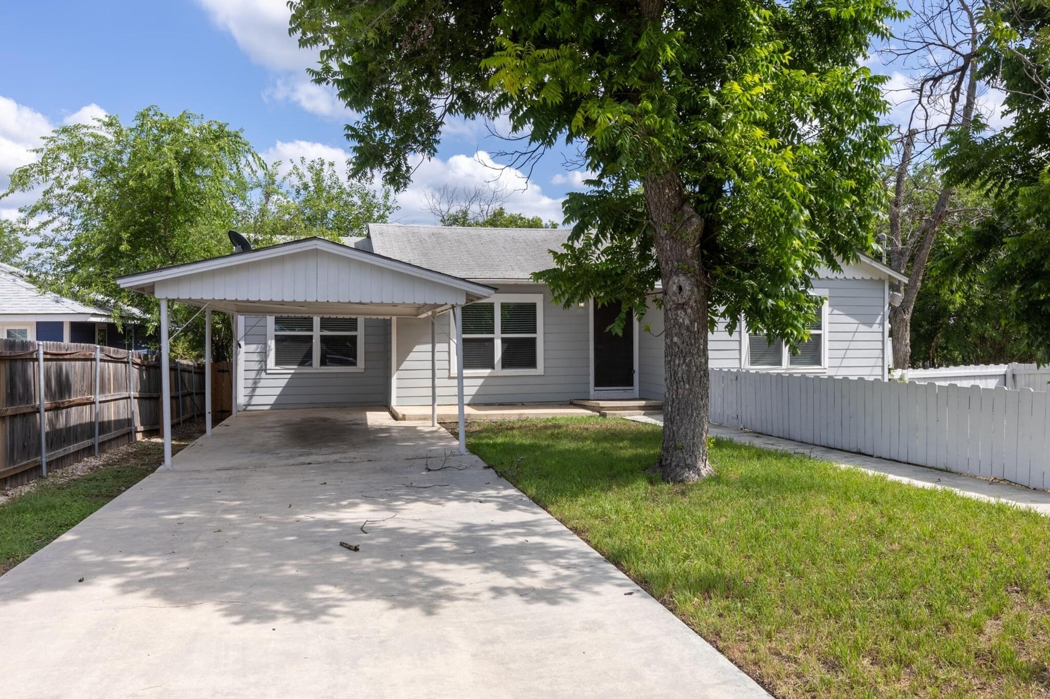 1445 Hillview Ave, New Braunfels, TX for Sale