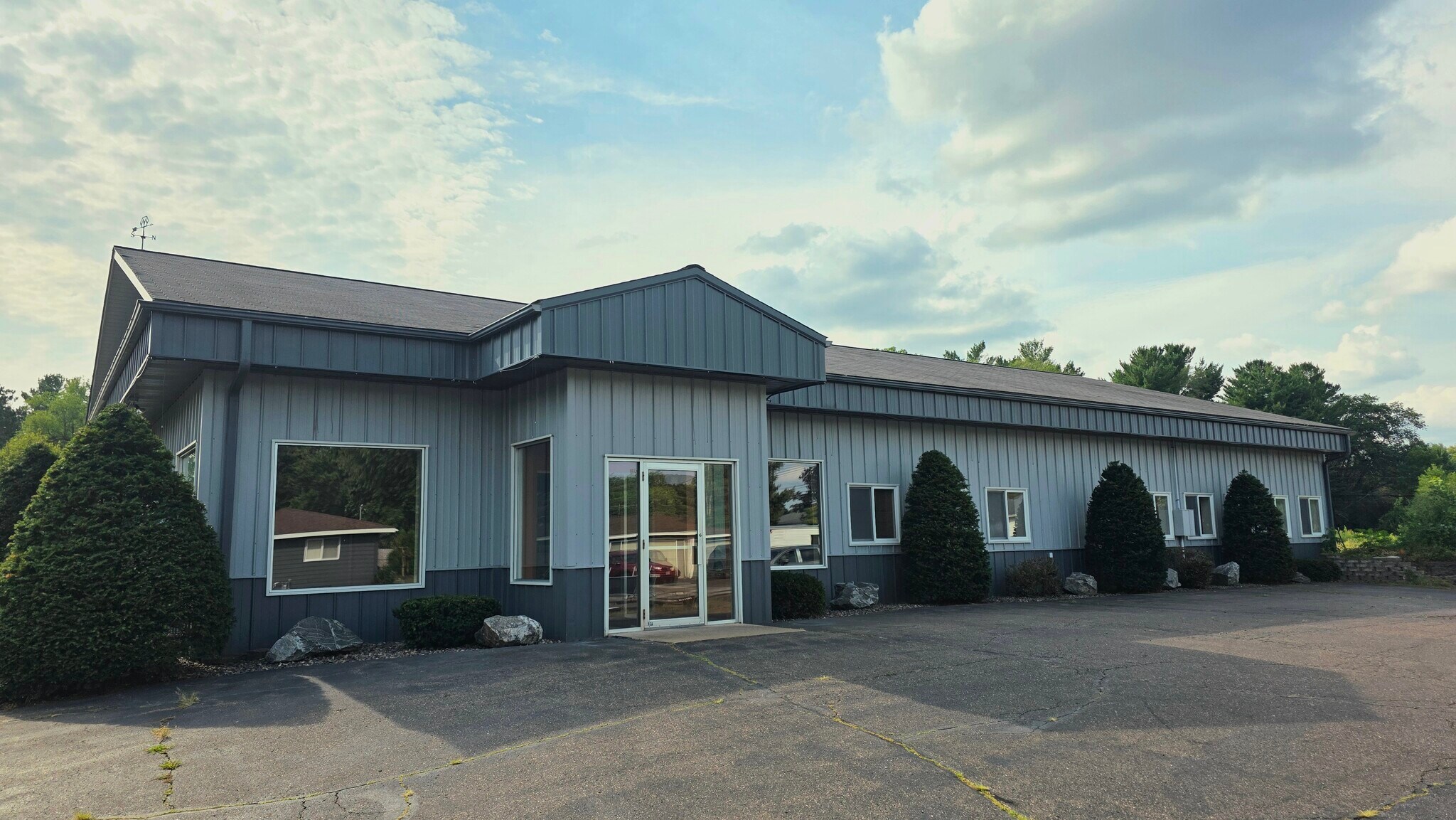 1210 Mansfield St, Chippewa Falls, WI for Sale