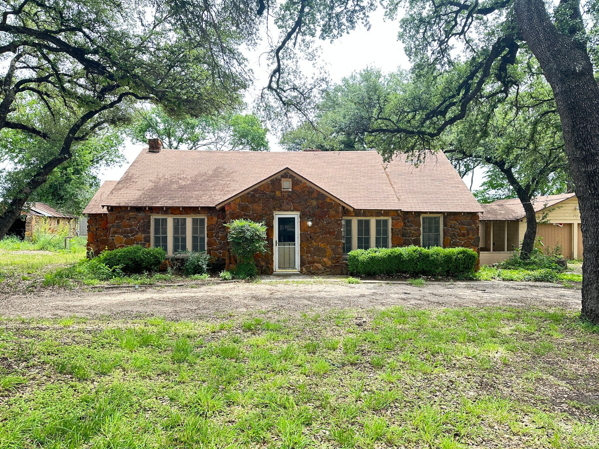 208 N Stewart St, Azle, TX for Sale
