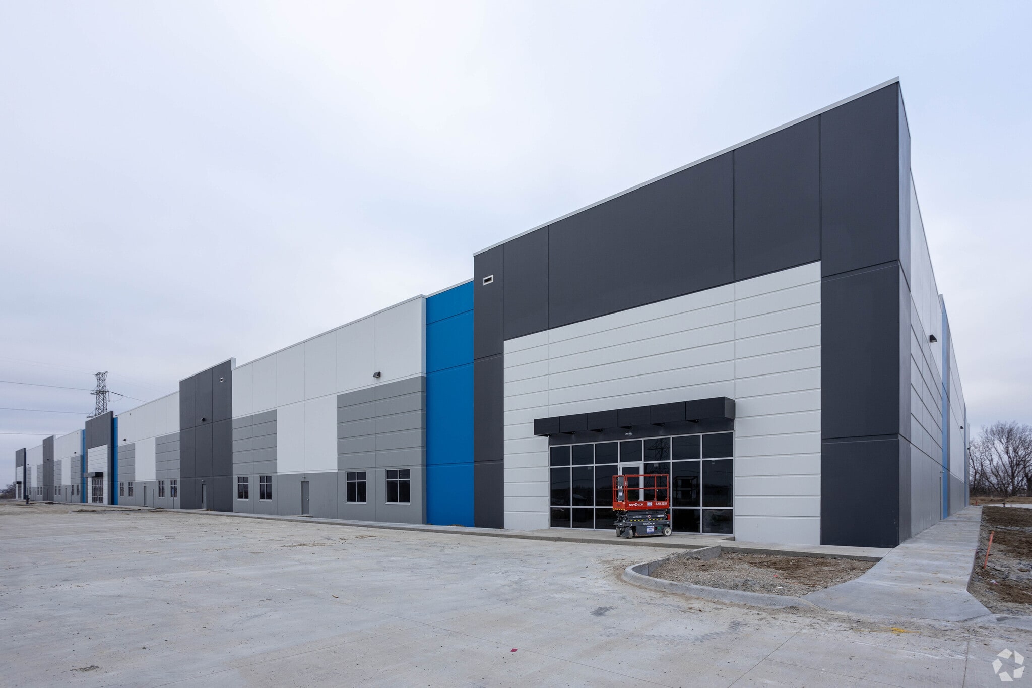 7055-7125 SE Delaware Ave, Ankeny, IA for Sale