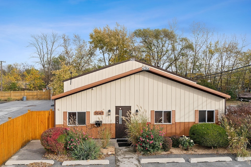 3147 Louis Sherman Dr, Steger, IL for Sale