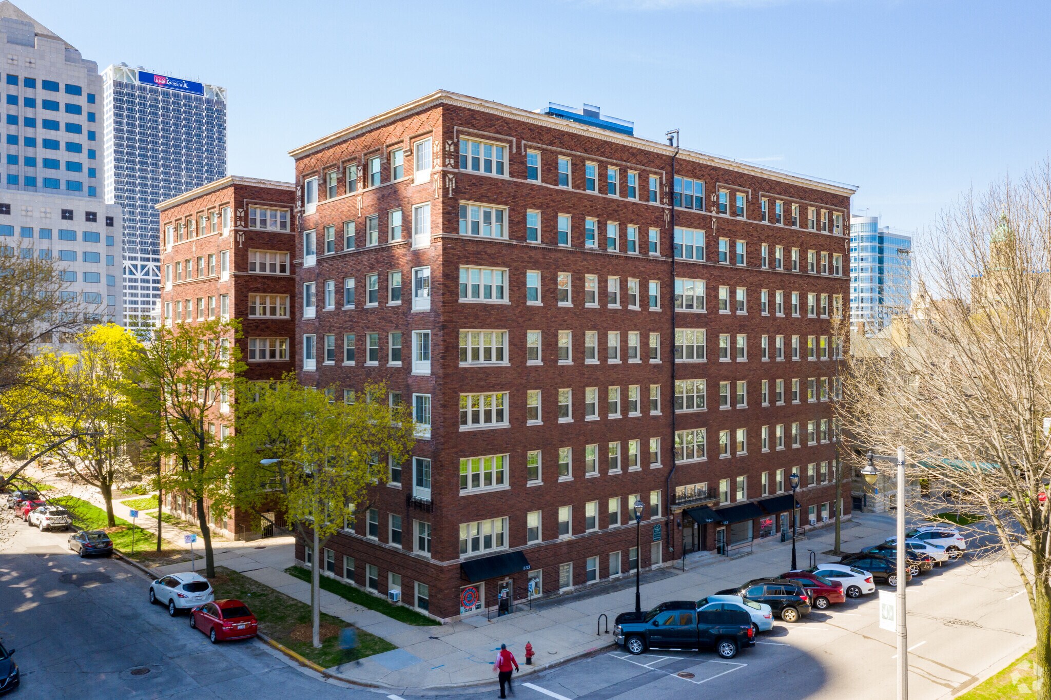 821-833 N Kilbourn Ave, Milwaukee, WI for Rent