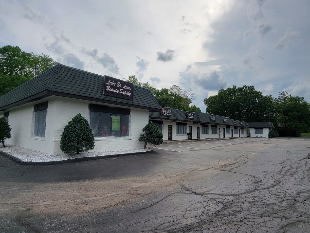 11100-11118 Veterans Memorial Pky, Lake Saint Louis, MO for Rent