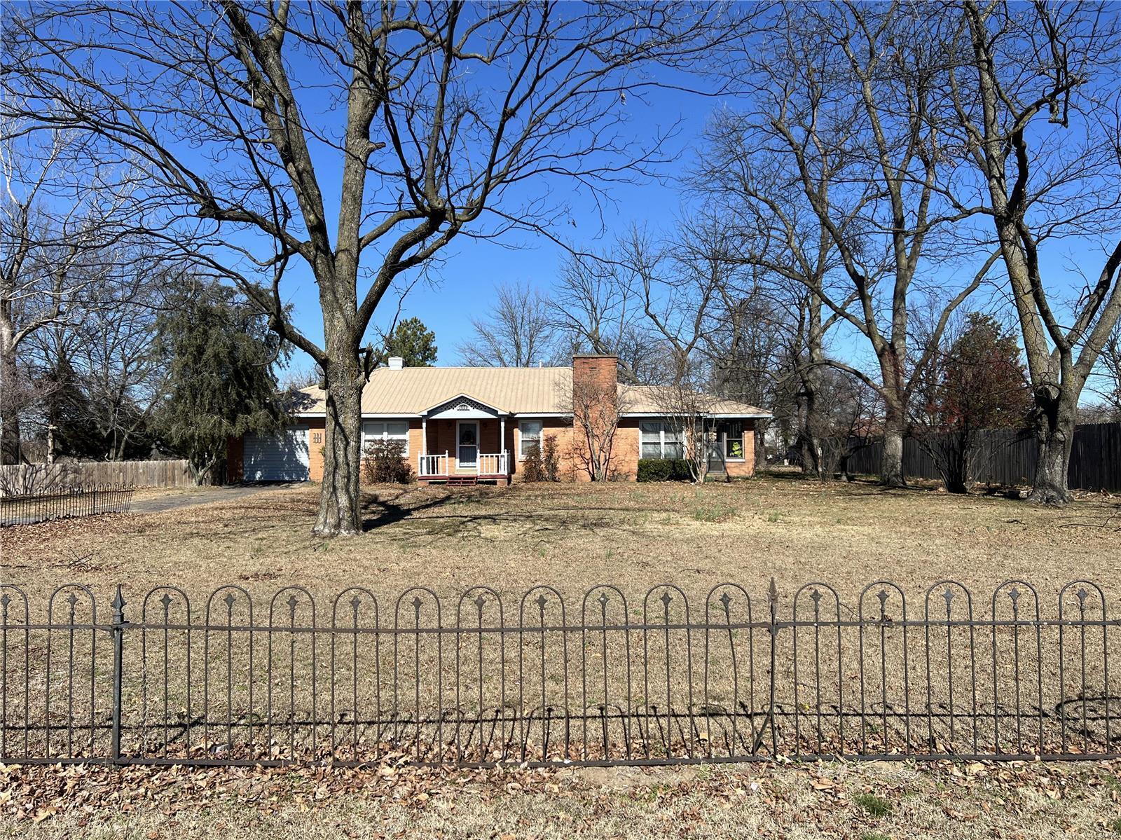 1332 1st St, Kennett, MO for Sale