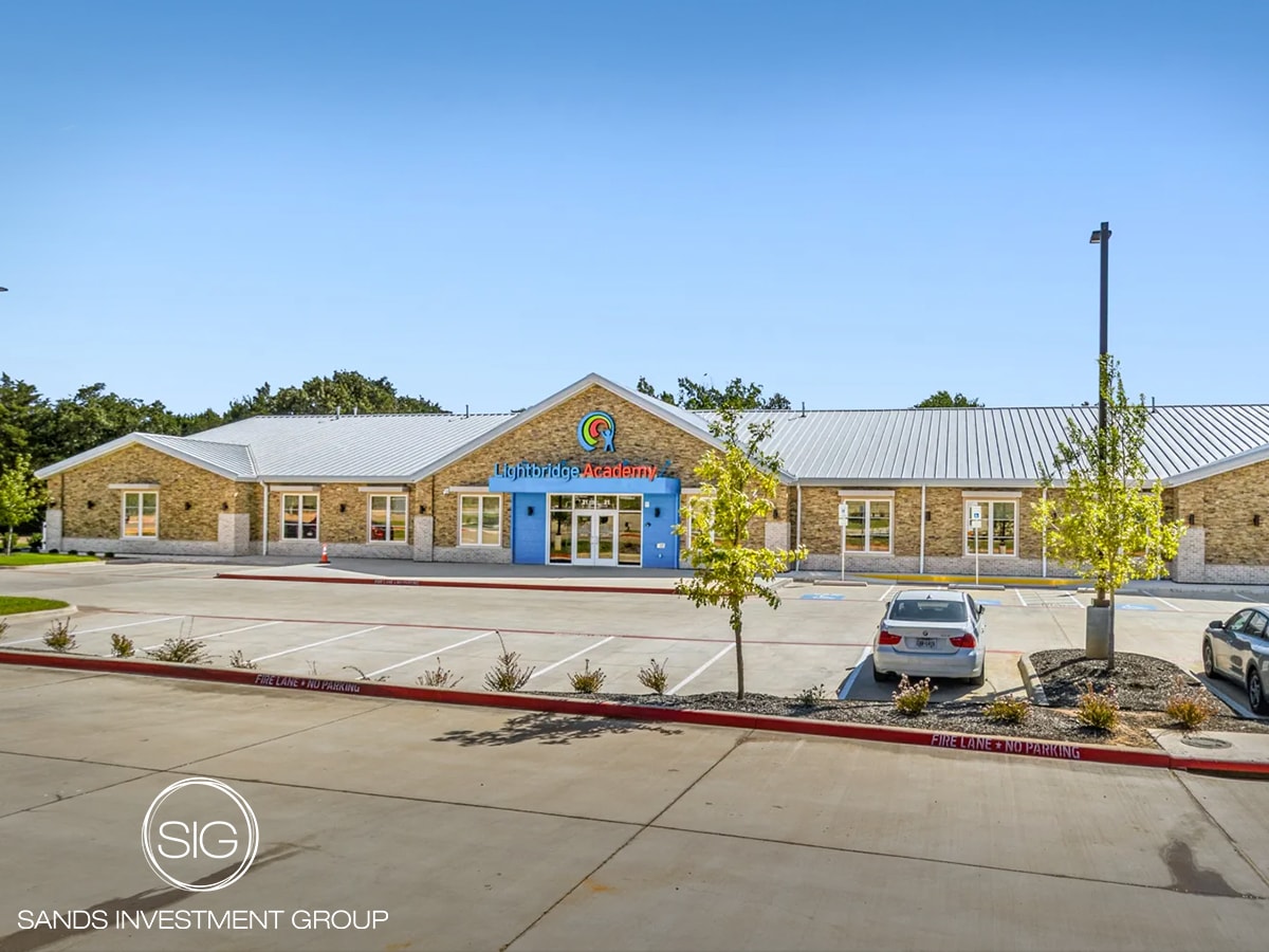 21 E Debbie Ln, Mansfield, TX for Sale