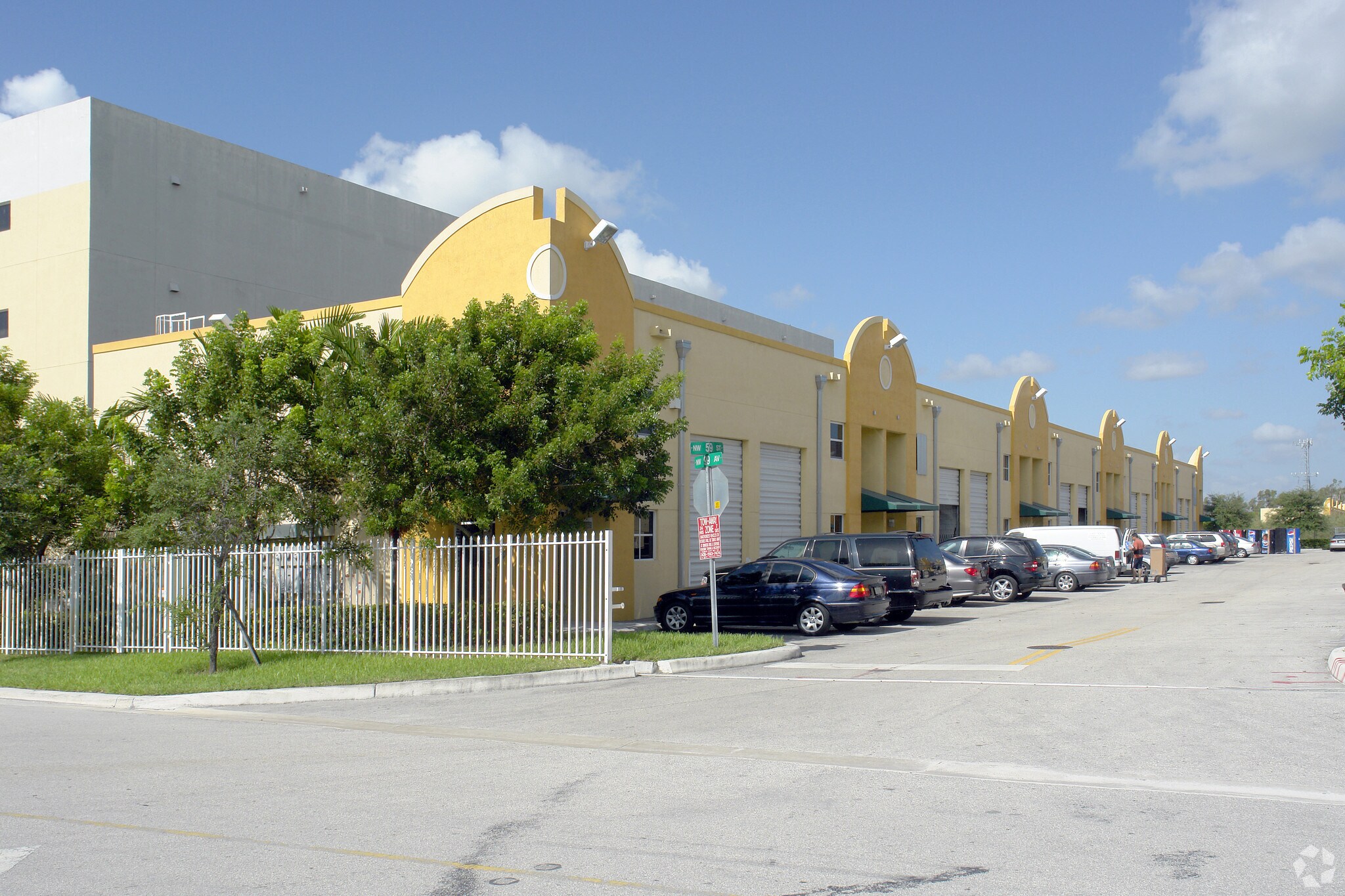 5900 NW 99th Ave, Miami, FL for Rent