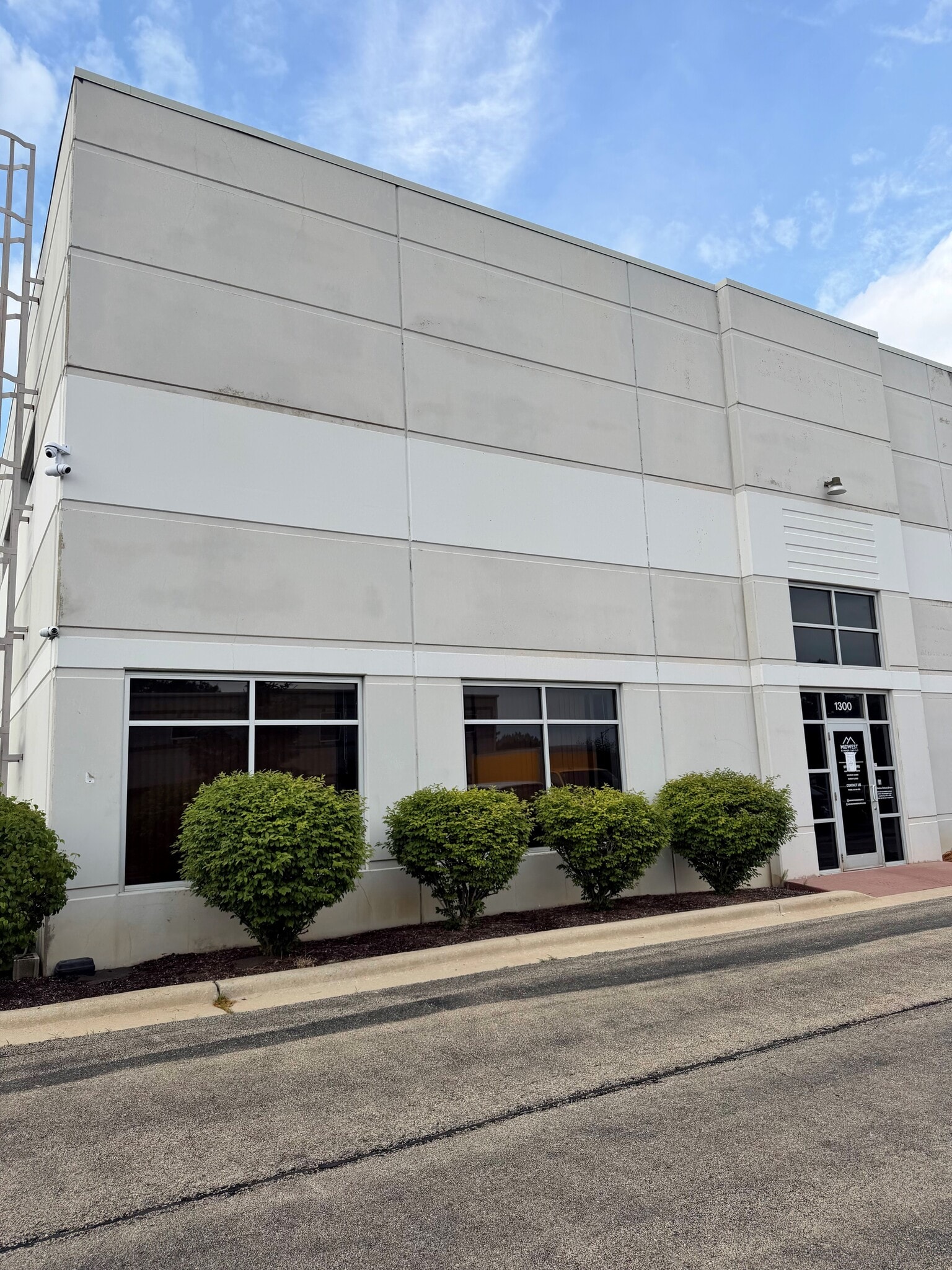 1300 Lakeview Dr, Romeoville, IL for Rent