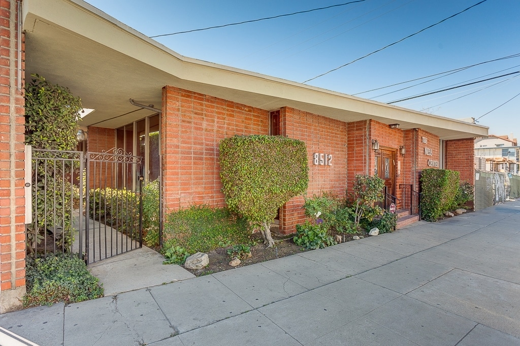 8512 Whitworth Dr, Los Angeles, CA for Sale