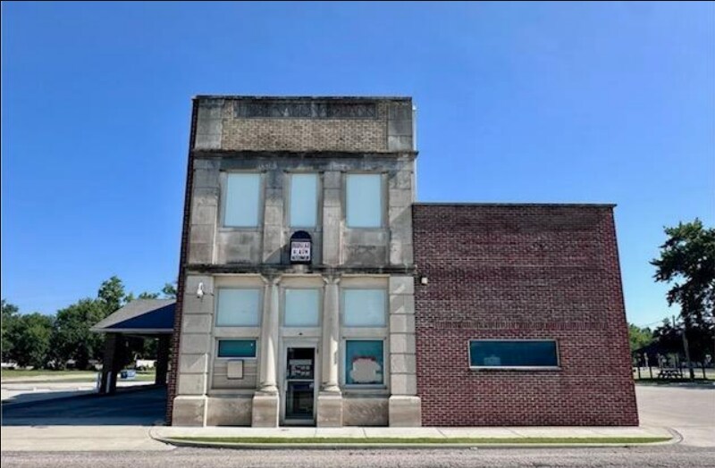 12 W Mill St, Shelburn, IN for Sale