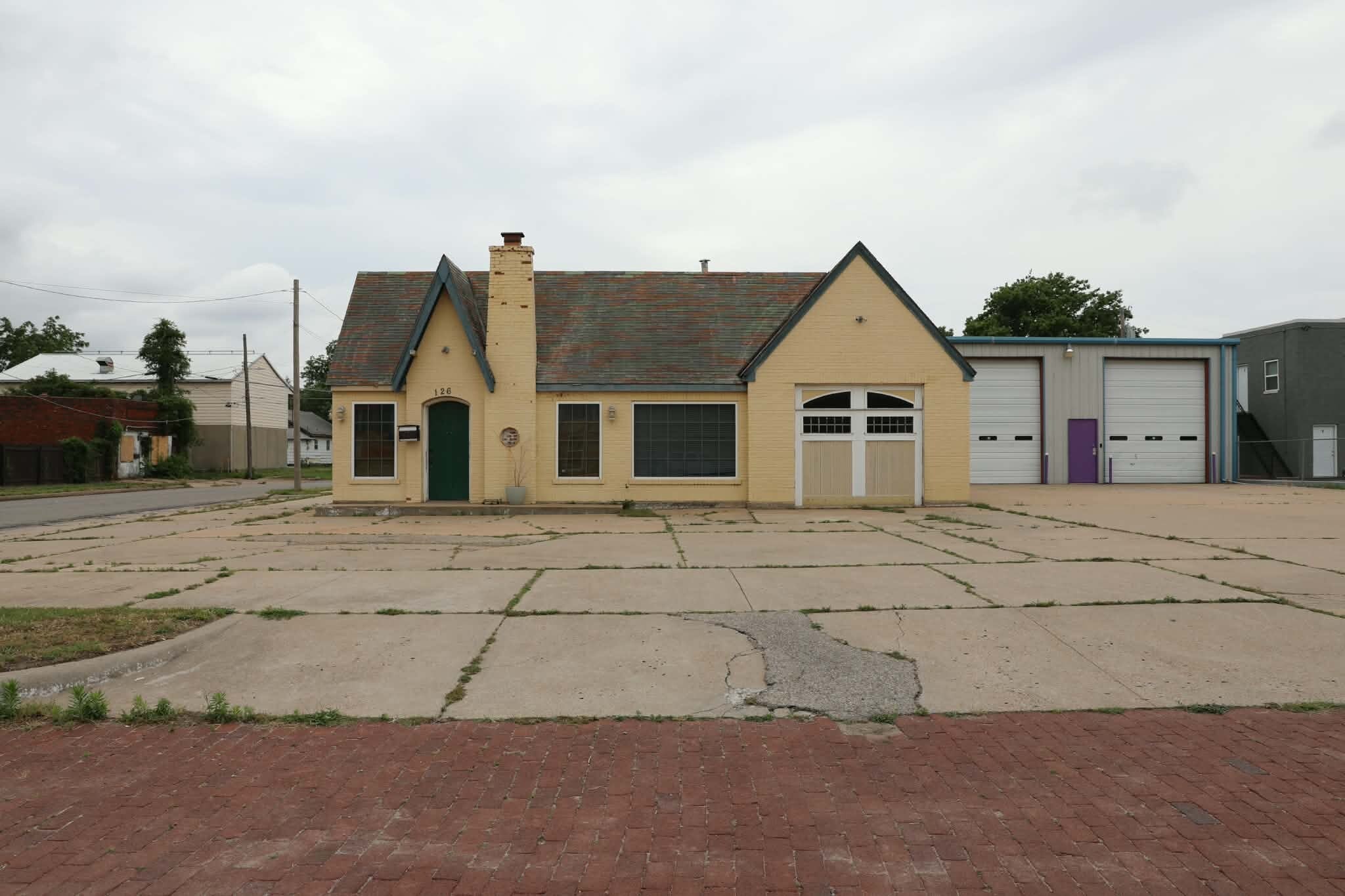 126 S Pine St, Ponca City, OK for Sale