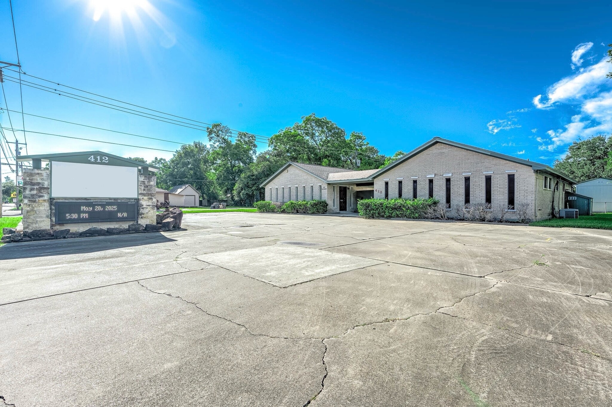 414 W House St, Alvin, TX for Rent
