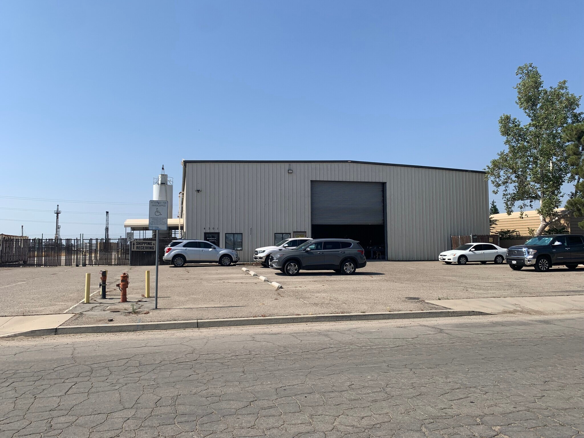 4301 Foster Ave Bakersfield, CA 93308 Flex Property for Lease on