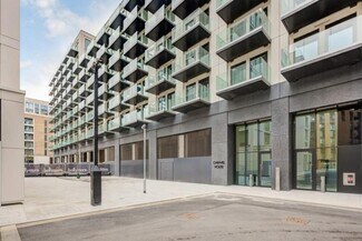 London, LND Storefront Retail/Residential - 22 Royal Crest Av