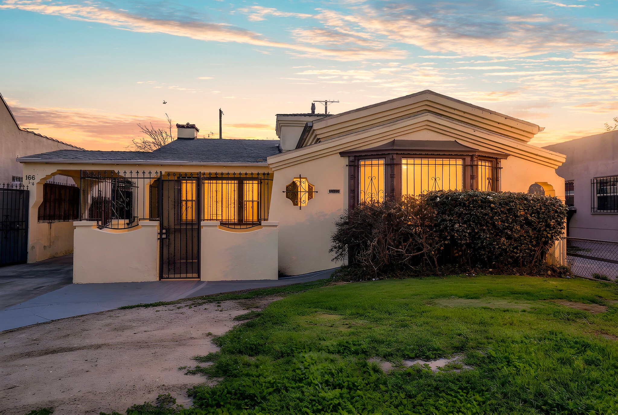 162 W 65th St, Los Angeles, CA for Sale