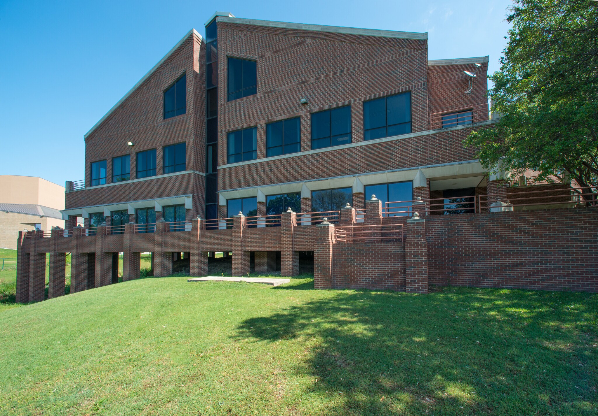 14135 Midway Rd, Addison, TX for Rent