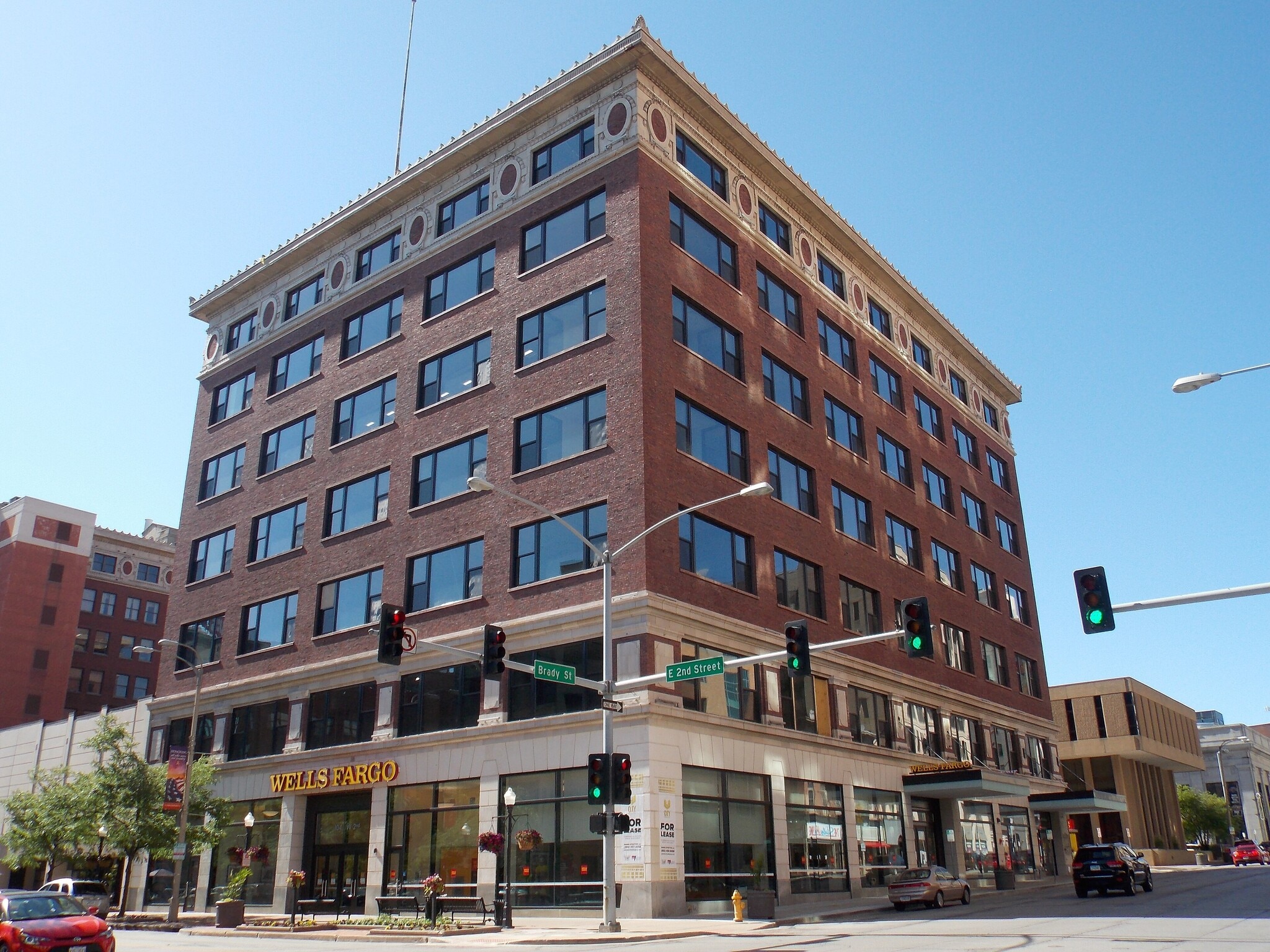 102 W 2nd St, Davenport, IA for Rent
